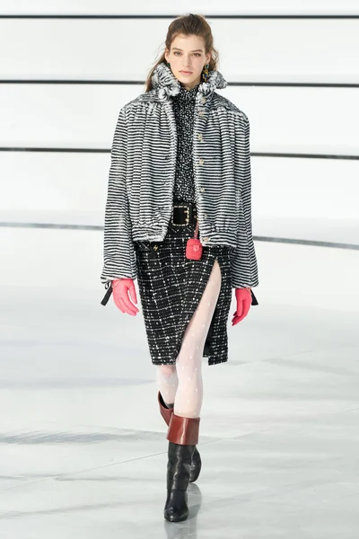 Look 18